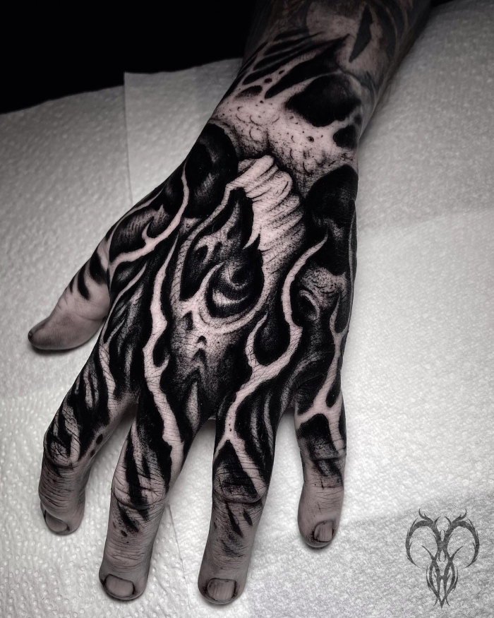 Cino • Visioni Oscure e Blackwork Freehand dall’Italia Cino • Visioni Oscure e Blackwork Freehand dall’Italia 31 July 2025