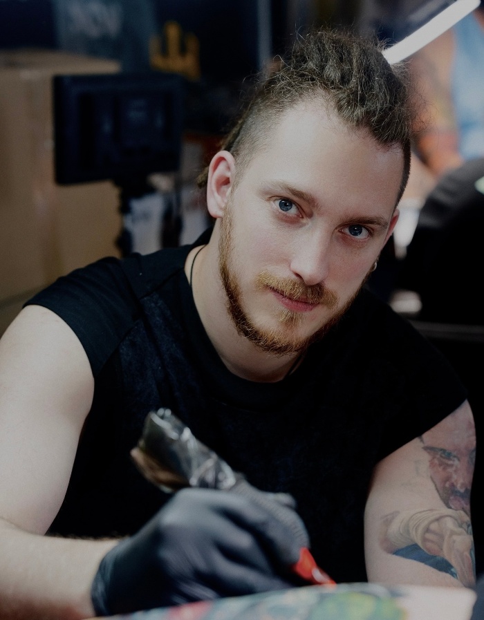 Daniel Sholtin • A Realism Artist Built on Discipline Daniel Sholtin • A Realism Artist Built on Discipline 16 December 2025